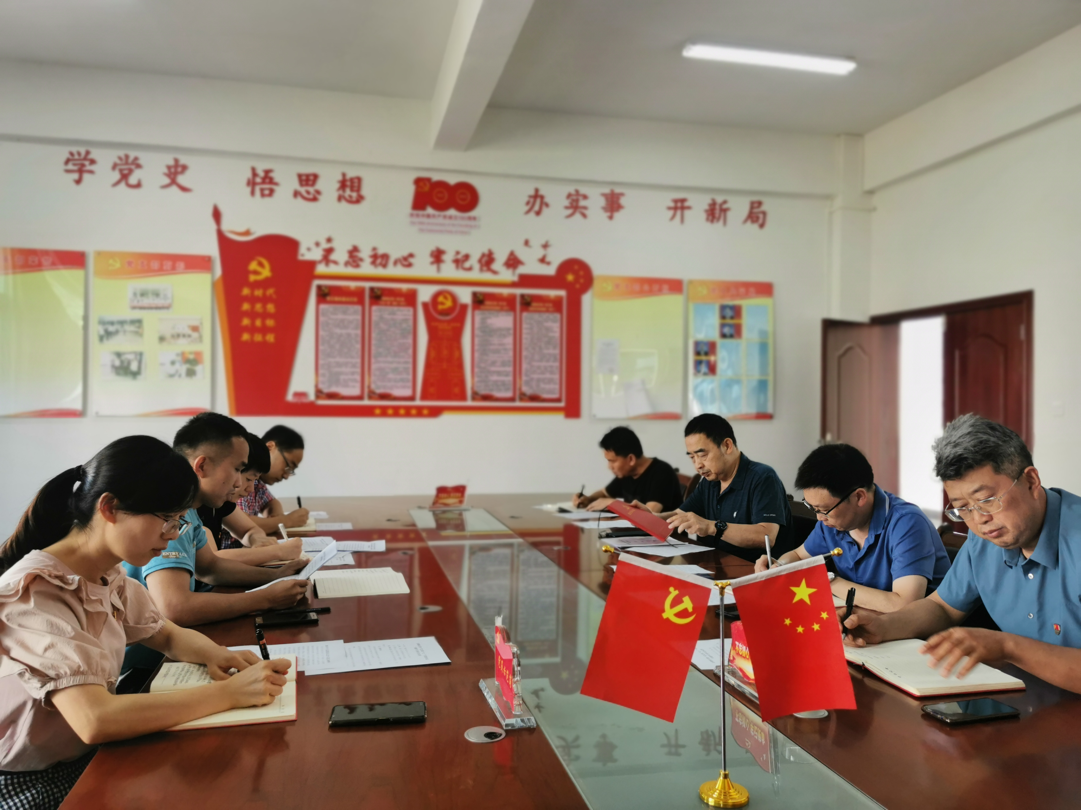 直属机关第一党支部召开“七一”重要讲话专题学习研讨会