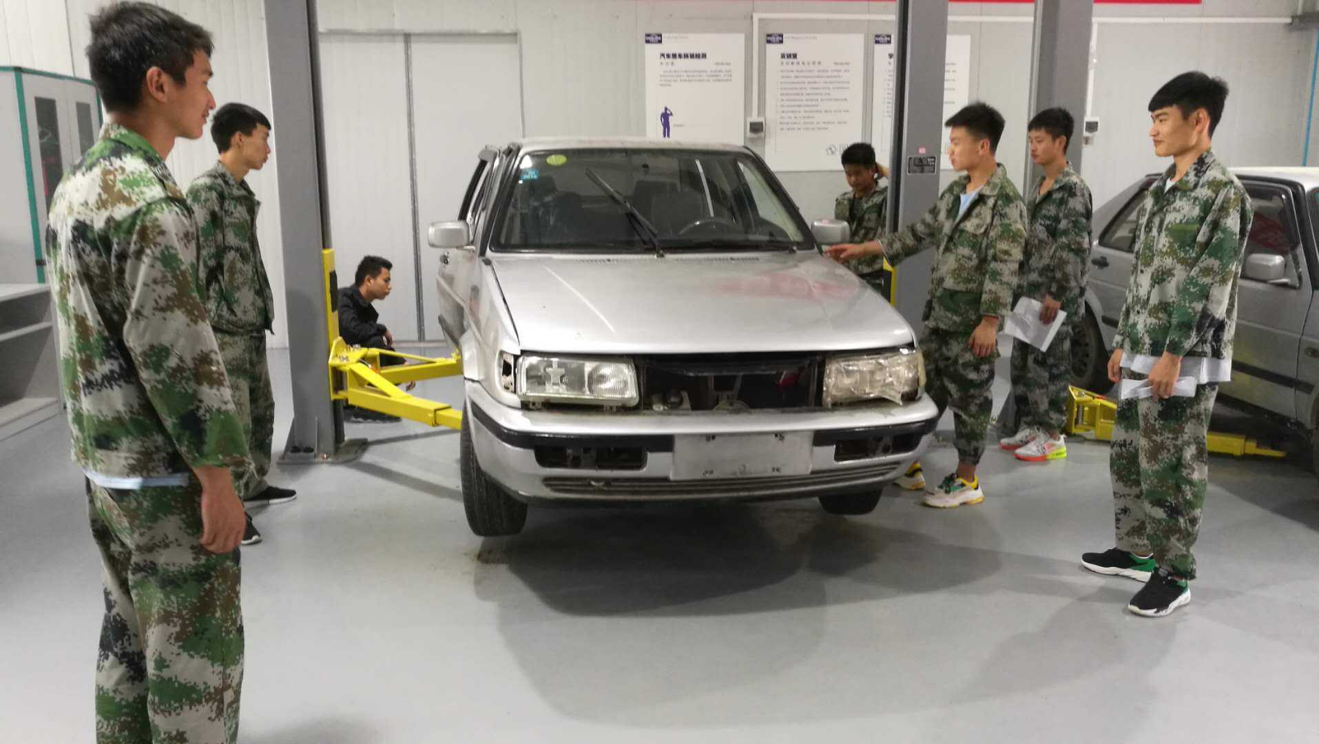 必赢线路检测3003no1(贵阳校区)机电工程系 汽车服务营销实训室简介