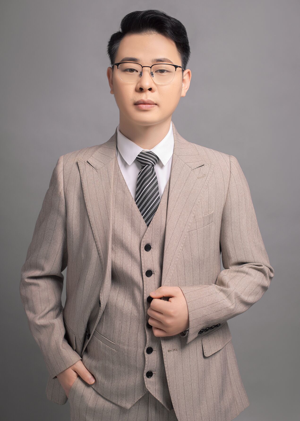 金融服务与管理教研室主任 刘进(图文)