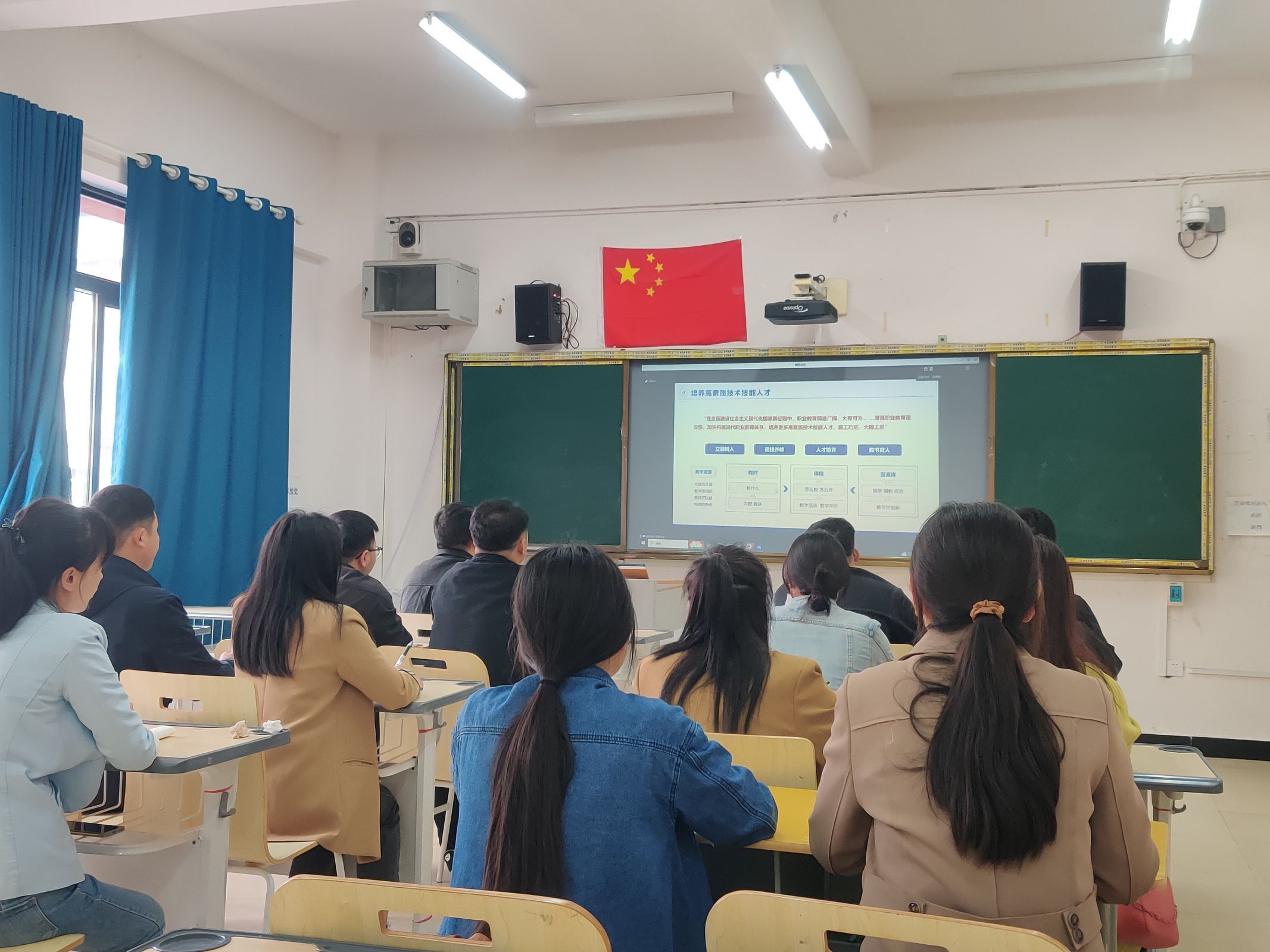 基础班语言教研室  观看讲座.jpg