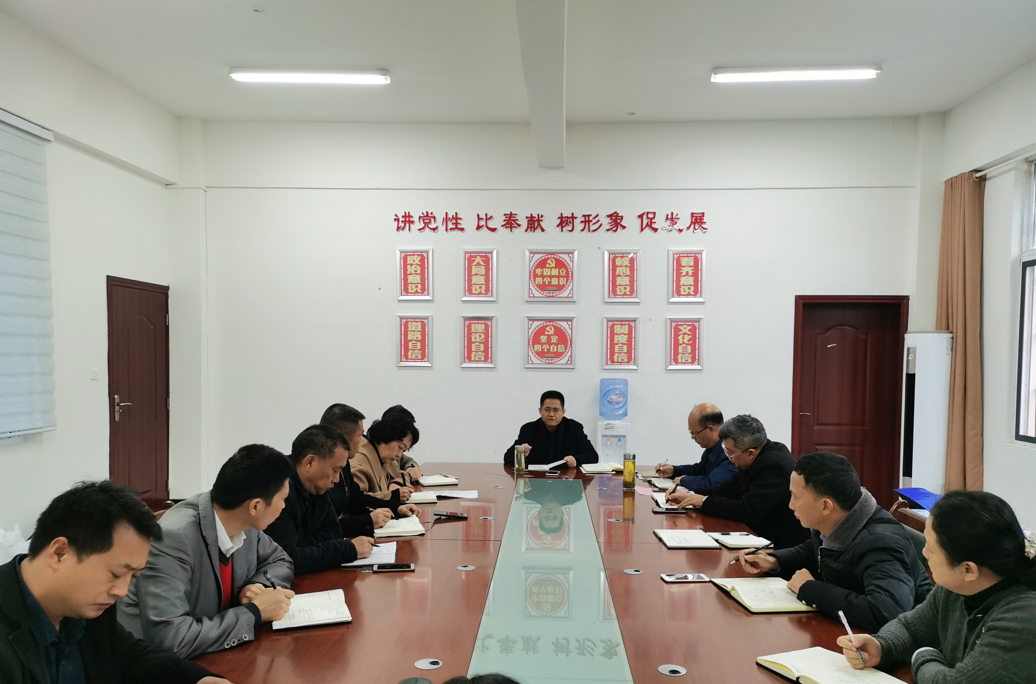 学院党委委员、副院长黎元波对分管部门干部进行集体廉政谈话(图文)